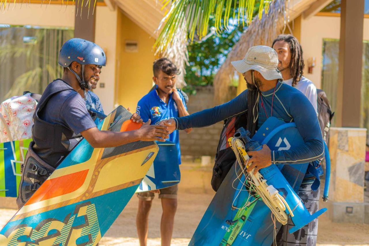 Blue Waves Kite Surfing Beach Resort Kalpitiya Eksteriør bilde