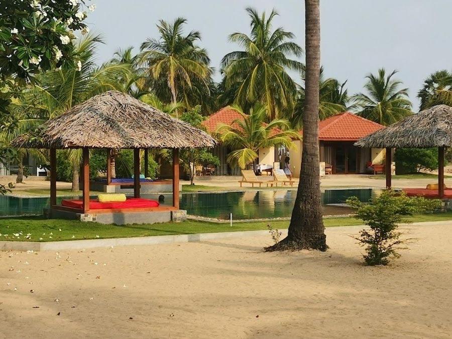 Blue Waves Kite Surfing Beach Resort Kalpitiya Eksteriør bilde